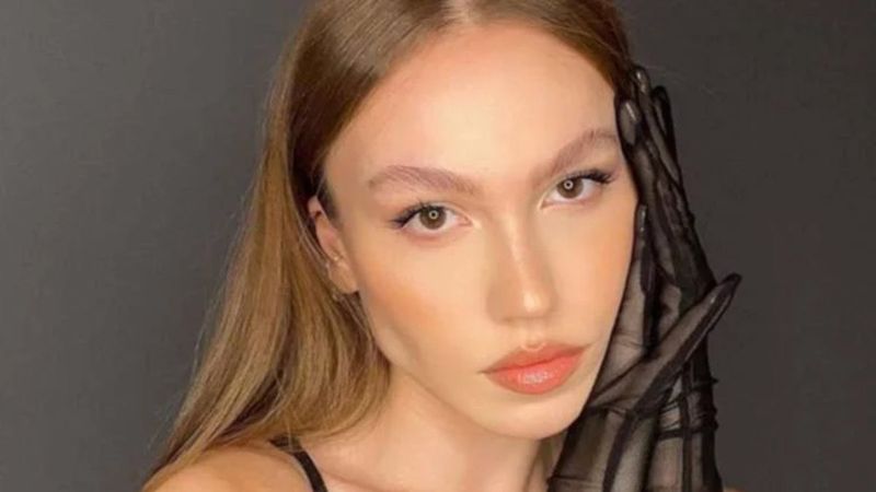 Duygu Özaslan dekoltenin dozunu kaçırdı! Gören 