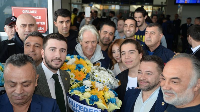 Fenerbahçe, kamp için Antalya'ya gitti