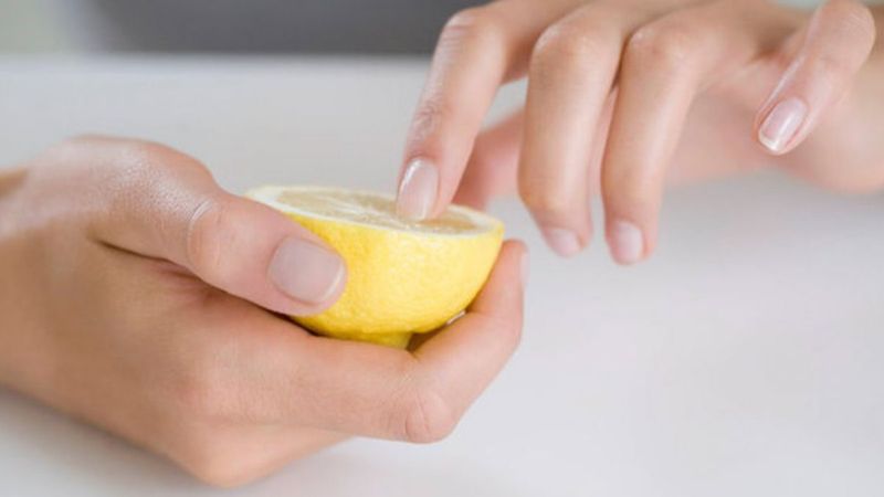 O zehiri vücuttan atıyor! Zeytinyağına iki damla limon sıkın! 