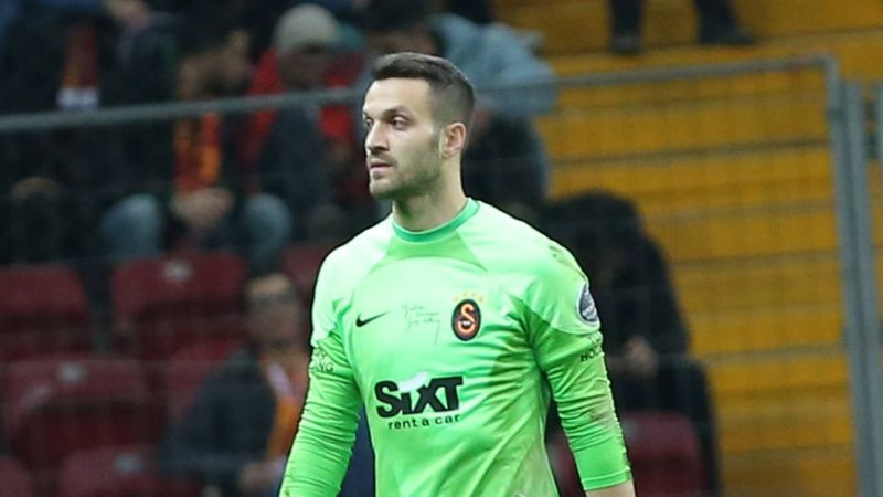 Galatasaray'da taraftar Okan Kocuk'a tepkili