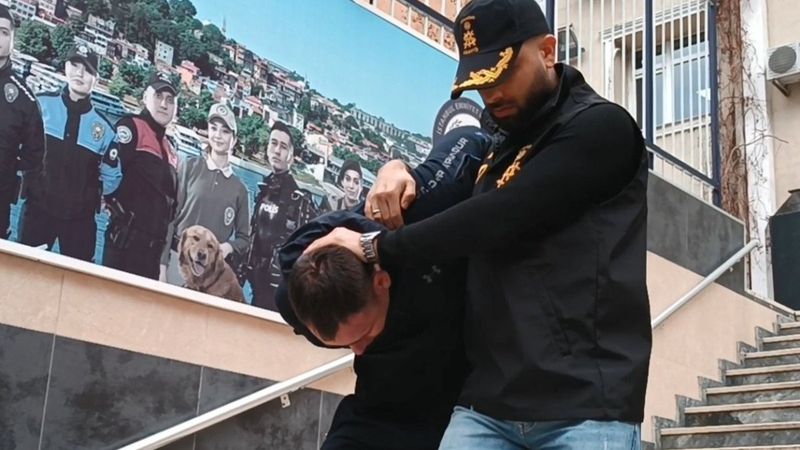 İstanbul'da 1 buçuk milyon liralık altın çalan Şilili şüpheliler yakalandı