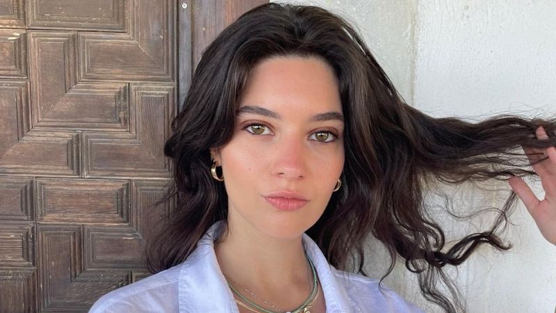 Gelsin Hayat Bildiği Gibi'nin Aylin'i göğüs dekoltesiyle dudak ısırttı! 'Devrim ve Pınar karışımı'