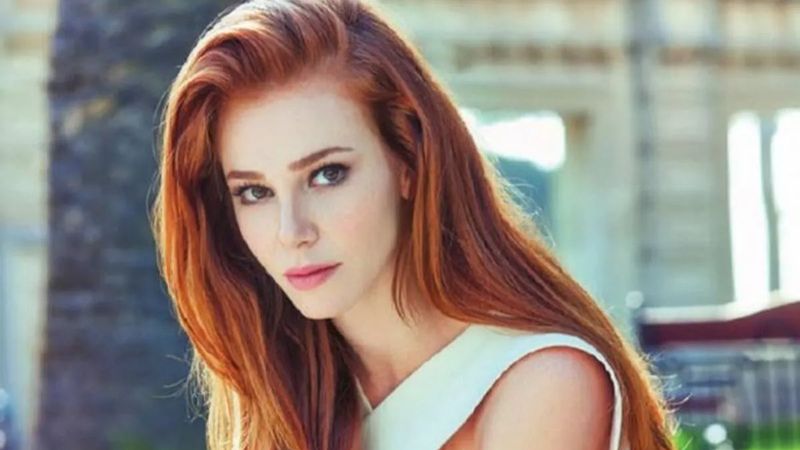 İç çamaşırsız derin dekoltesiyle nefes kesti! Çöp Adam'ın Peri'si Elçin Sangu'ya yorum yağdı: 