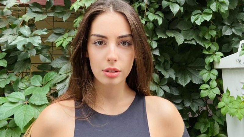 Kızılcık Şerbeti'nin Çimen'ini bir de Instagram'da görün! Ağaçların arasında bikinisiyle...