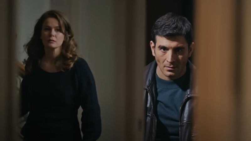 Camdaki Kız 61. bölüm fragmanı yayınlandı! Hayri konağı basıyor!