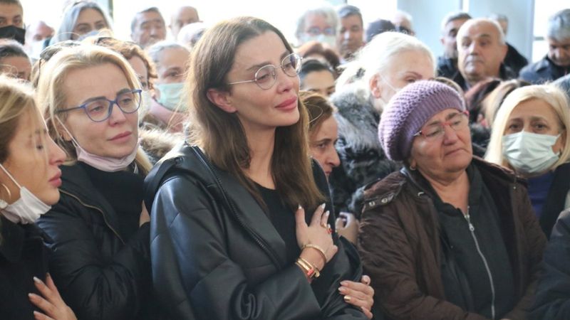 Özge Ulusoy takipçilerine sitem etti