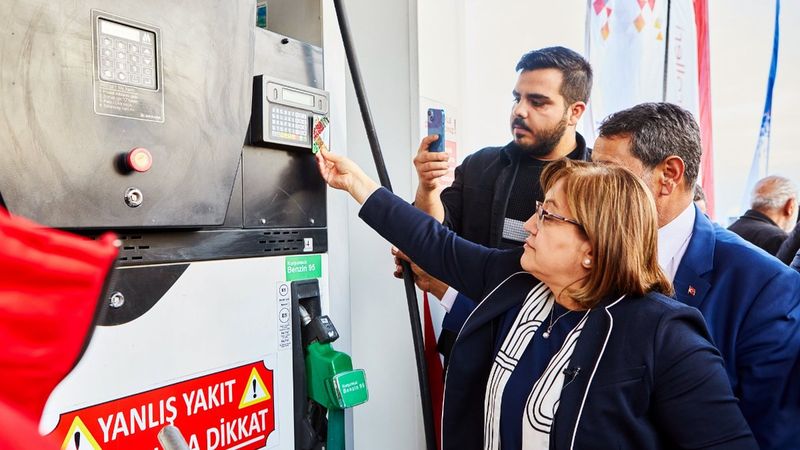 Fatma Şahin'den Gaziantepli çiftçilere mazot desteği