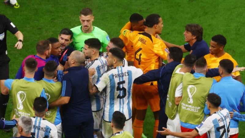 Hollanda-Arjantin maçında sarı kart rekoru kırıldı 