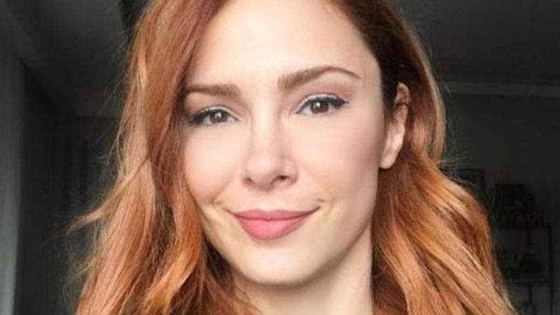 Göğüs dekoltesiyle mest etti! 44 yaşındaki Mine Tugay'dan etkileyici poz: 