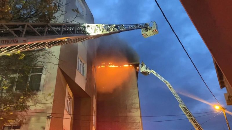 Avcılar'da çıkan yangın itfaiye ekiplerince söndürüldü