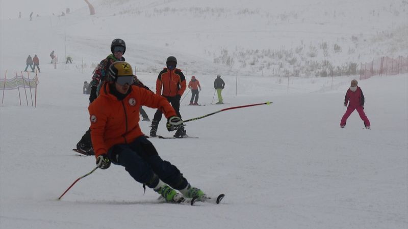 Palandöken'de pistler şenlenmeye başladı 