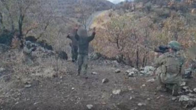 Pençe Kilit bölgesinde 4 teröristin teslim olduğu anlar