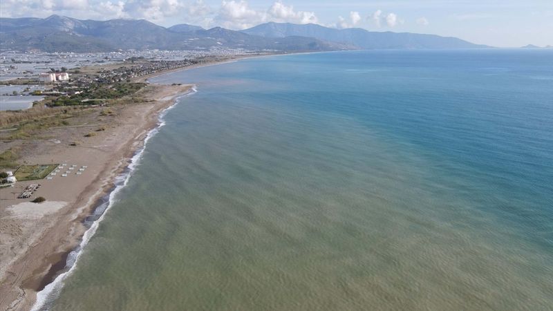 Antalya'daki selden sonra Kumluca sahili