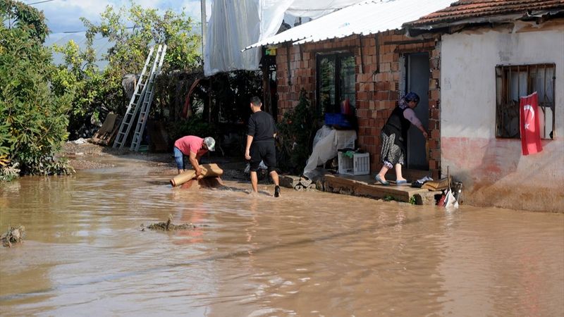 Antalya'da 3 ilçede eğitime 1 gün ara verildi
