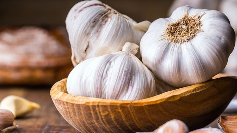 Uyumadan önce parmağınıza sarımsak sararsanız... Sabah öyle bir etkisi var ki!