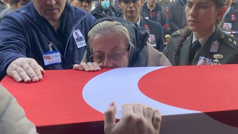 Pençe-Kilit şehidi Üsteğmen Yavuz, toprağa verildi 