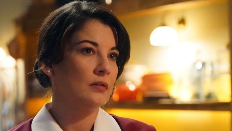 Bacaklarını açarak poz verdi! Yalı Çapkını'nın hizmetçi Sultan'ı 'sen neymişsin' dedirtti...