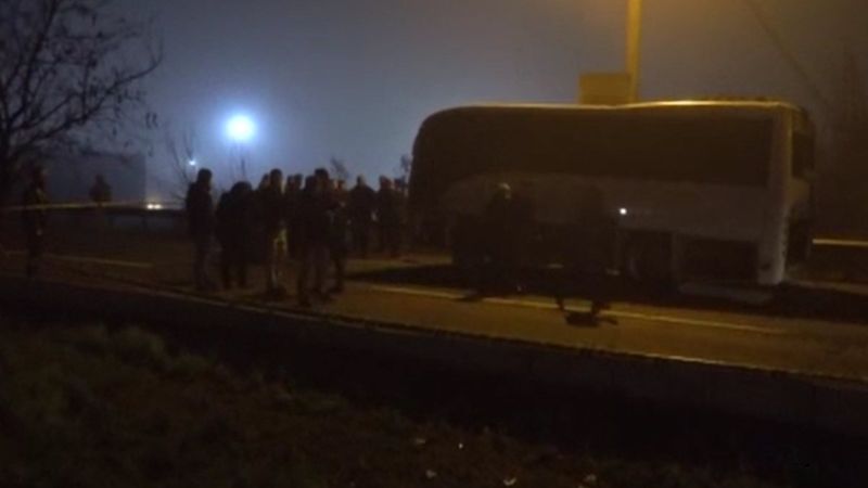 Diyarbakır'da polis servis aracına bombalı saldırı: 1 sivil, 8 polis yaralı