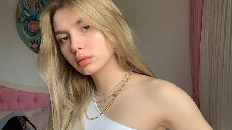 Aleyna Tilki cesur hemşire kostümüyle nefes kesti! 'Bizi de muayene et güzelim'