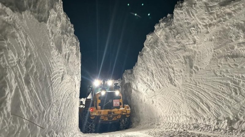 Hakkari'de kar kalınlığı 6 metreye ulaştı