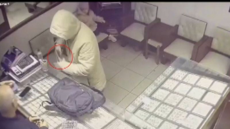 İstanbul'da oyuncak silahla kuyumcu soyma girişimi