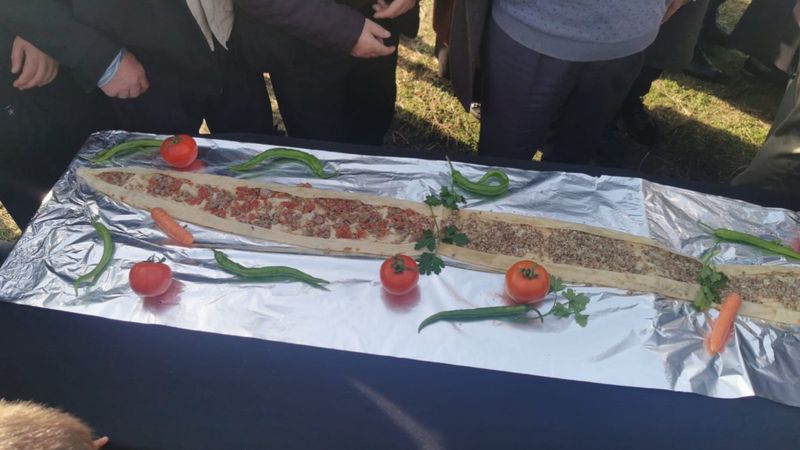 Samsun'da 55 metre uzunluğunda pide yapıldı