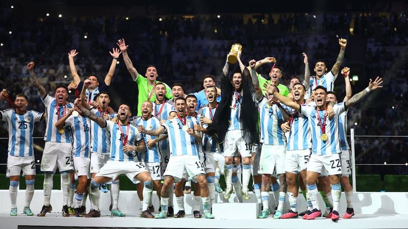 Arjantin, Dünya Kupası'nı kaldırdı