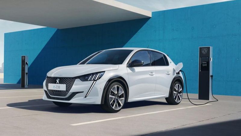Yeni Peugeot e-208'in menzili 400 km'ye yükseltildi