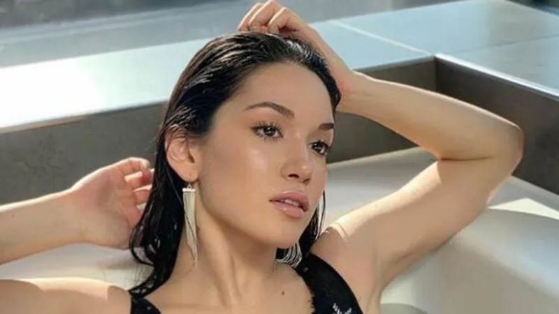 Hazal Subaşı cesur dekoltesini aynaya yansıttı, sosyal medya yıkıldı! 'Yangın yeri buralar sayende'