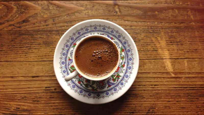 Türk kahvesinin yanında iki hurma yerseniz...