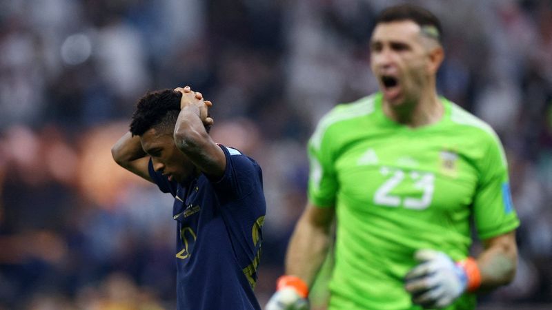 Penaltı kaçıran Kingsley Coman, ırkçı saldırılara maruz kaldı