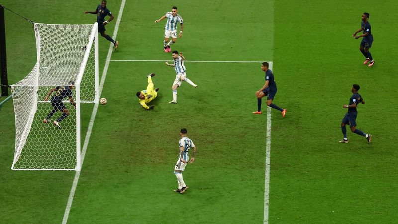 Messi'nin golündeki ofsayt tartışması