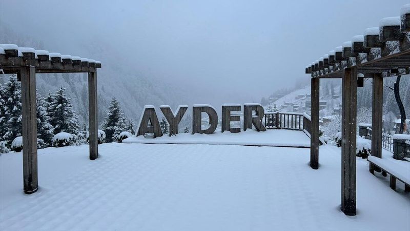 Doğu Karadeniz'in yüksek kesimleri beyaza büründü