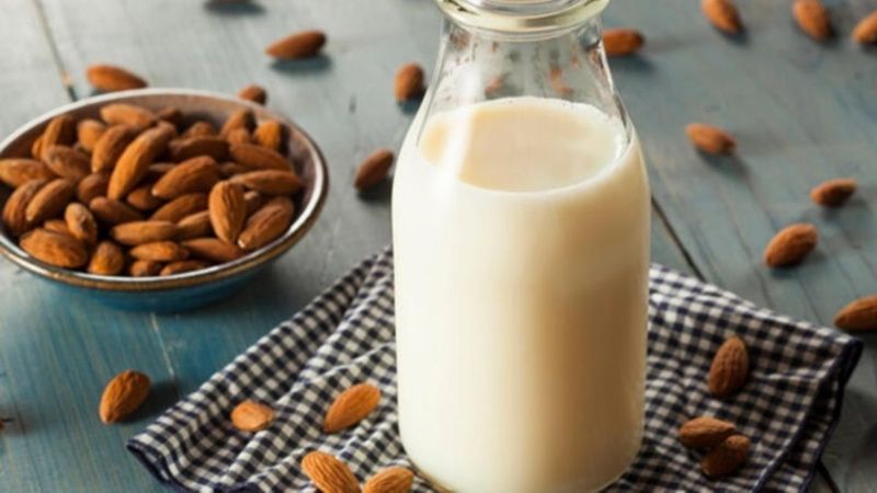 Dört tane çiğ badem ile beraber ballı süt içerseniz...