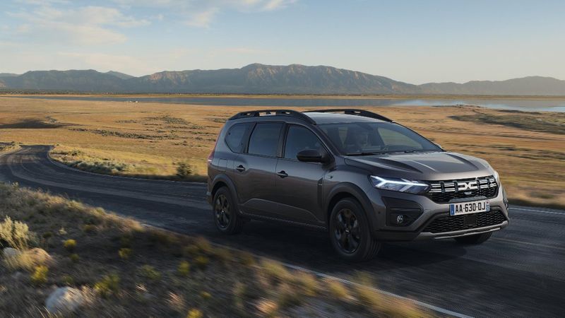 Otomatik vitesli Dacia Jogger Hibrit, Türkiye'ye geliyor
