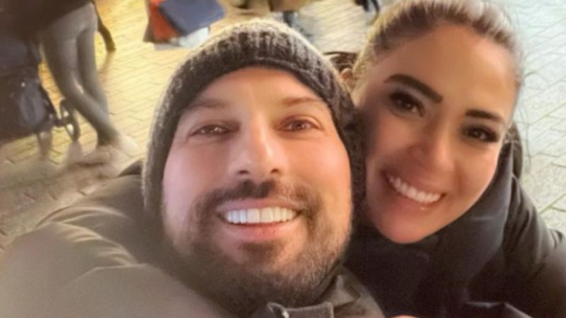 Tarkan ailesiyle fotoğraf paylaştı