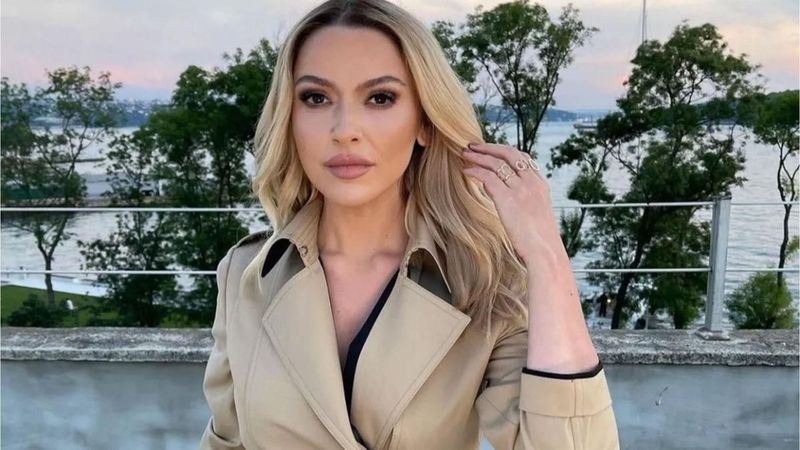 Hadise sütyensiz pozunu paylaştı, yetmedi yarı çıplak yatağa uzandı! 