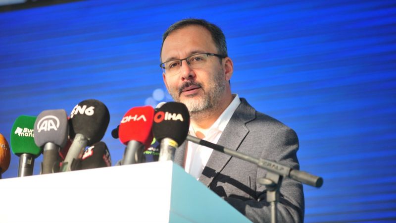 Mehmet Muharrem Kasapoğlu, Osmangazi Atletizm Salonu'nun açılışını yaptı