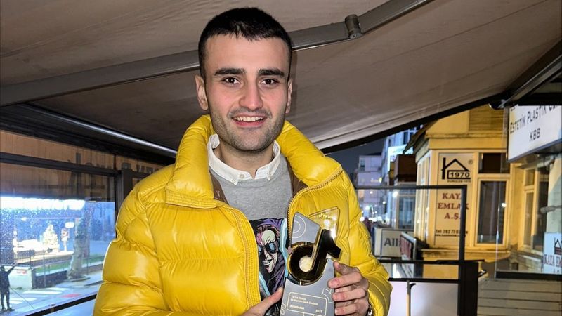 TikTok'tan CZN Burak'a Türkiye'nin 1 numarası ödülü