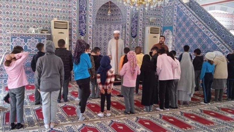 Cumhuriyet, öğrencilerin camiye götürülmesinden rahatsız oldu