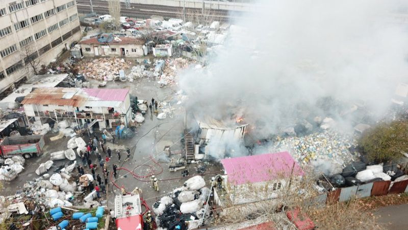 Maltepe’de işçilerin kaldığı konteynerde yangın çıktı
