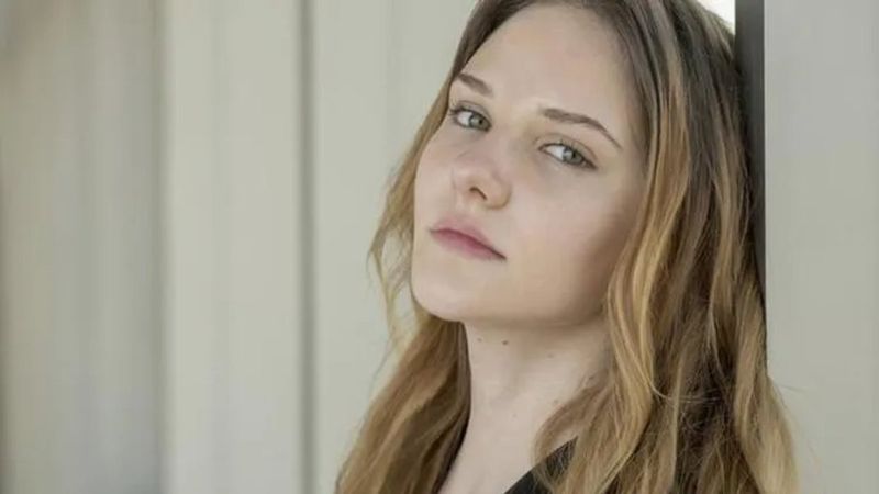 Rus güzeli Alina Boz beyazların içinde cesurca süzüldü, gören yükseldi! 'Kuğu gibisin'