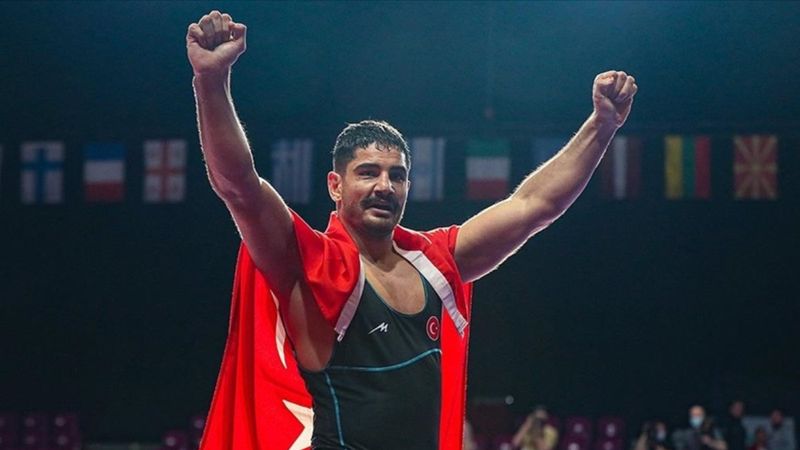 Taha Akgül, serbest stilde yılın güreşçisi seçildi