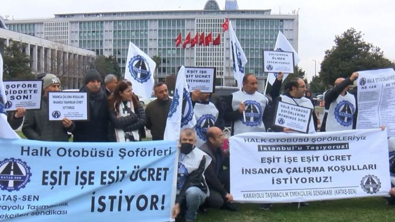 İBB'nin önünde, halk otobüsü şoförleri eylem yaptı