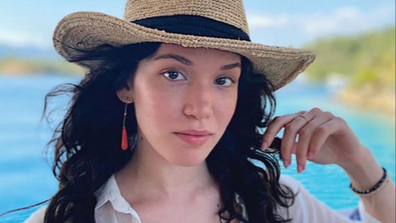 Endamına yorum yağdı! Hazal Subaşı'nın minili pozları ortalığın tozunu attırdı...