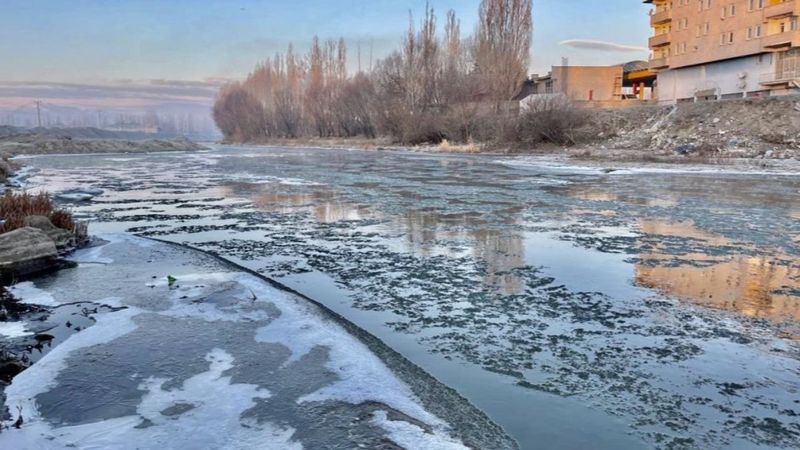 Ağrı dondu: Hava sıcaklığı eksi 6 derece