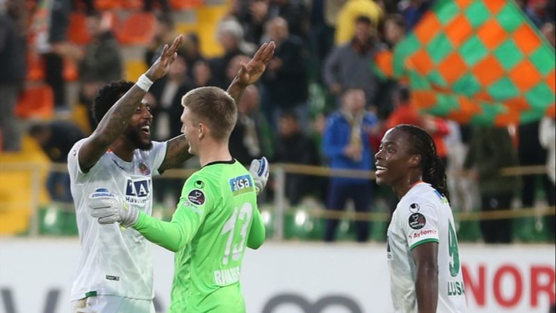 Alanyaspor, evinde kazandı