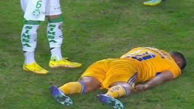 Fransız golcü Gignac sahada yığıldı