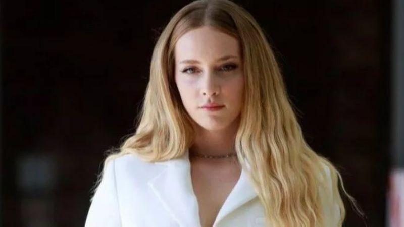 Önünü açarak verdiği poza beğeni yağdı! Mahkum'un Sasha'sı Hayal Köseoğlu'ndan cesur poz: 