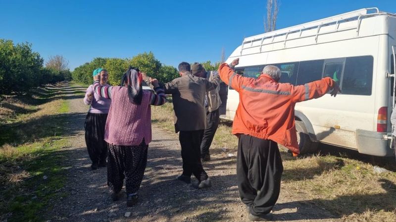 Adana'da tarım işçileri 2022'nin son hasadında oynadı